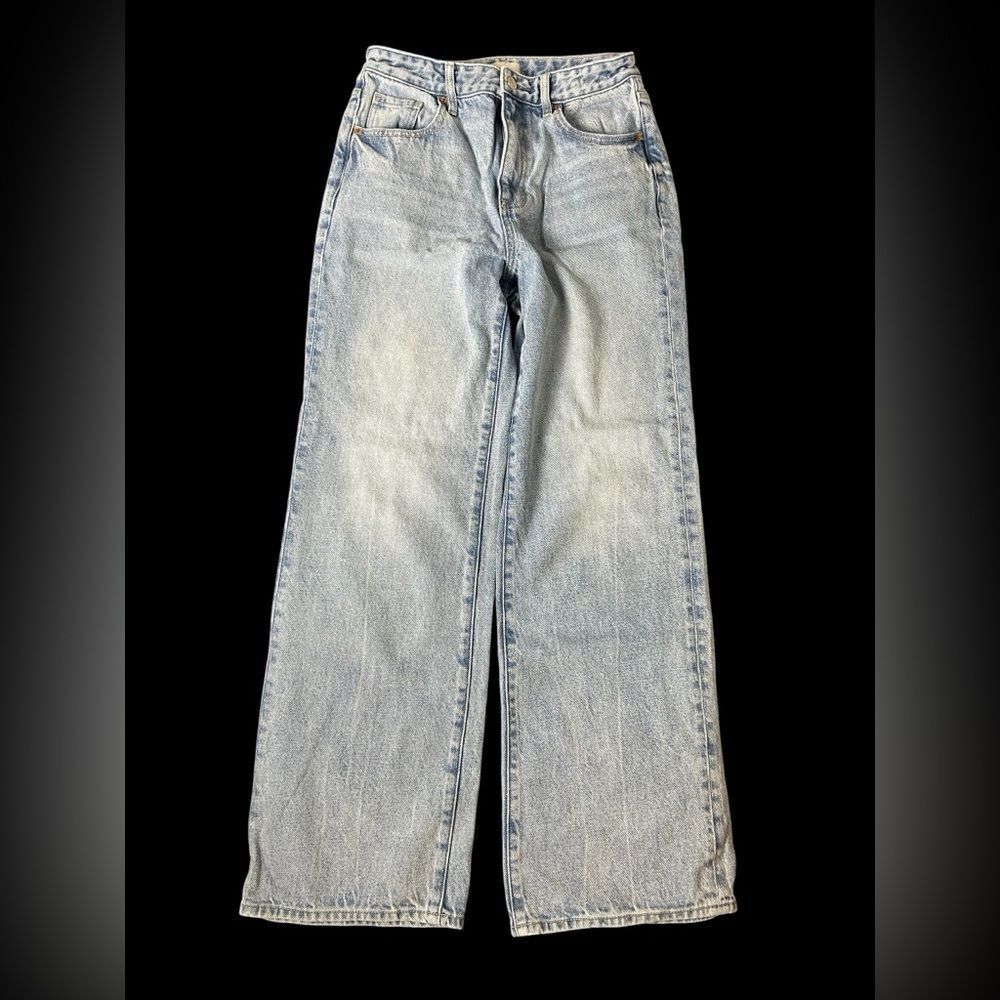 Women’s Pac Sun High-rise girlfriend jeans, size 26 equivalent to a size 2